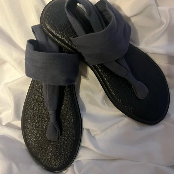 EUC Sanuk shoes. Size 8. - Picture 3 of 6